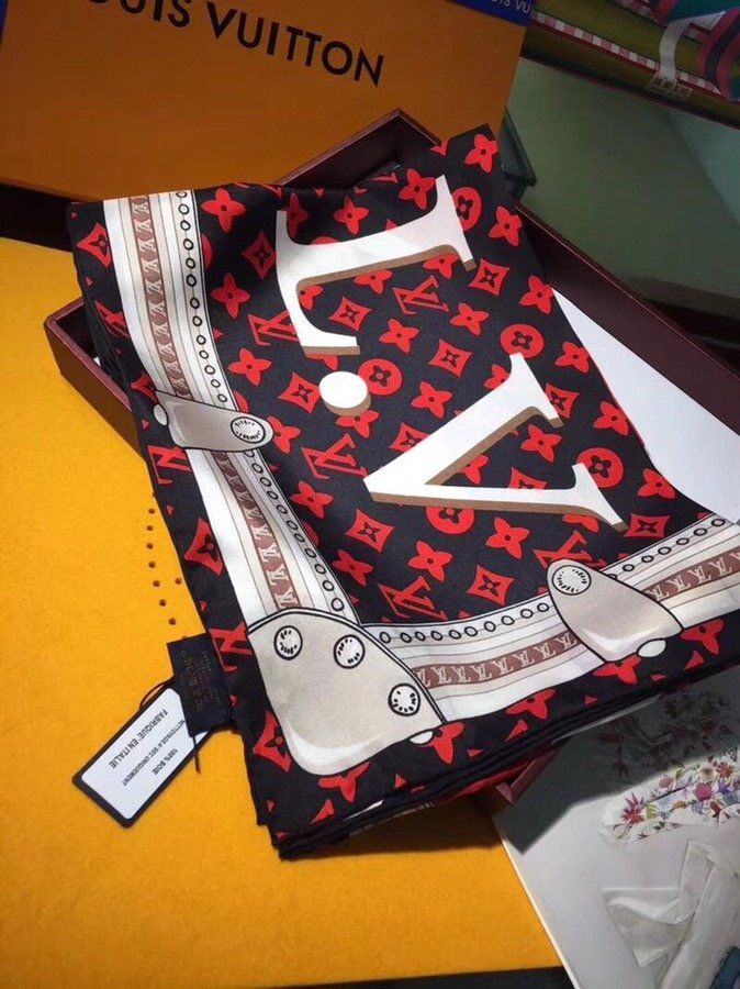 Louis Vuitton Scarf LVS00126